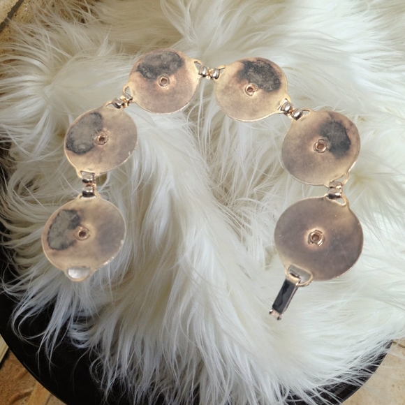 🎄10/$20. Gold Tone Handmade Bracelet With Faux Pearls - Picture 6 of 6